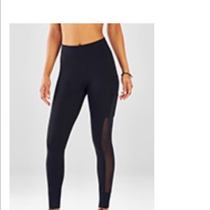 3X black fabletics leggings